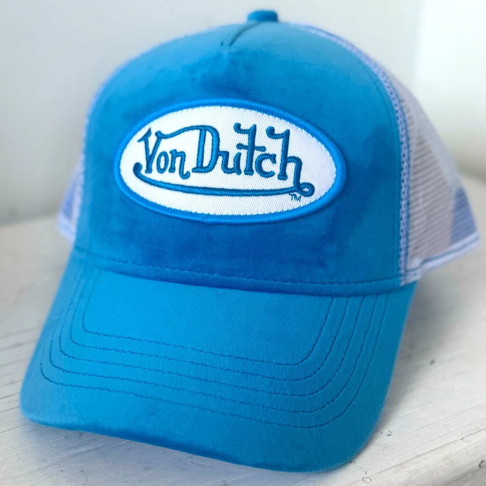 🩵NWT Von Dutch Blue Crush Velvet Trucker Hat - Adjustable